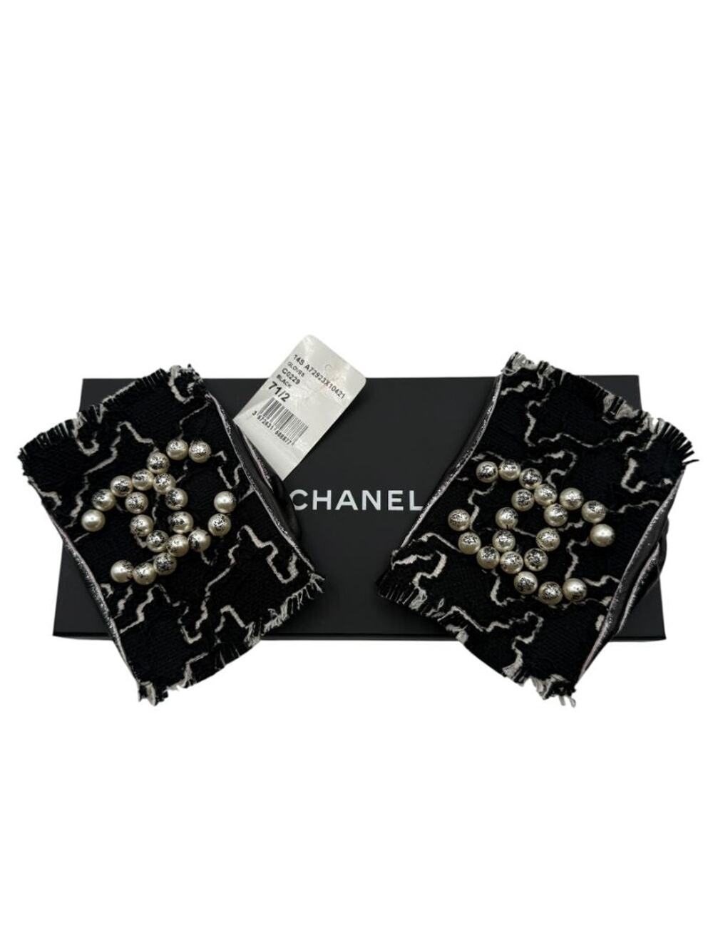 Chanel Pearl-Embellished Tweed & Leather Cutoff Gloves – Size 7.5